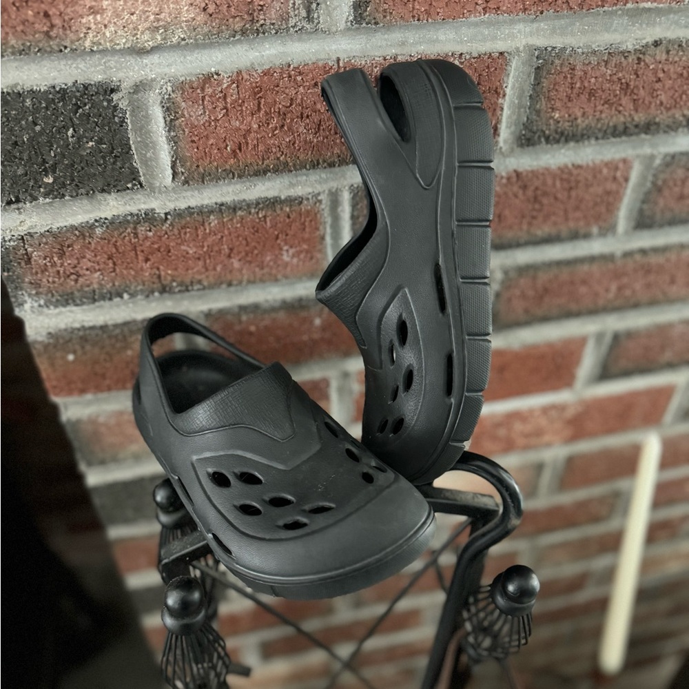 Croc like no brand water shoes, worn once!